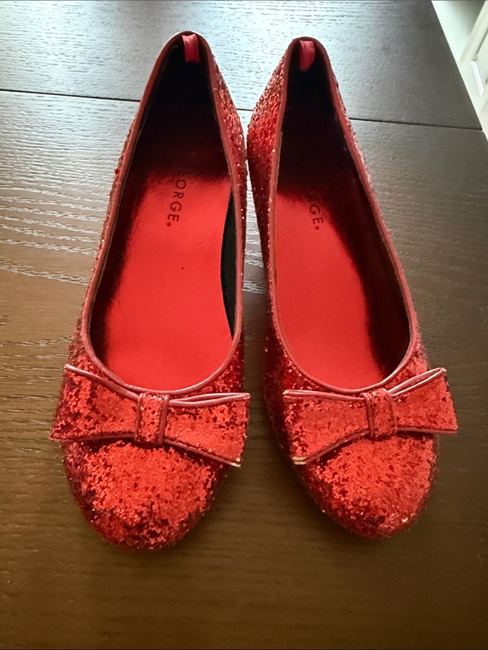 Red Glitter Bow kitten heels girls size 4 - perfect for Wicked & Wizard of Oz